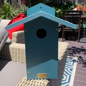 BIRDS CHOICE bird house.